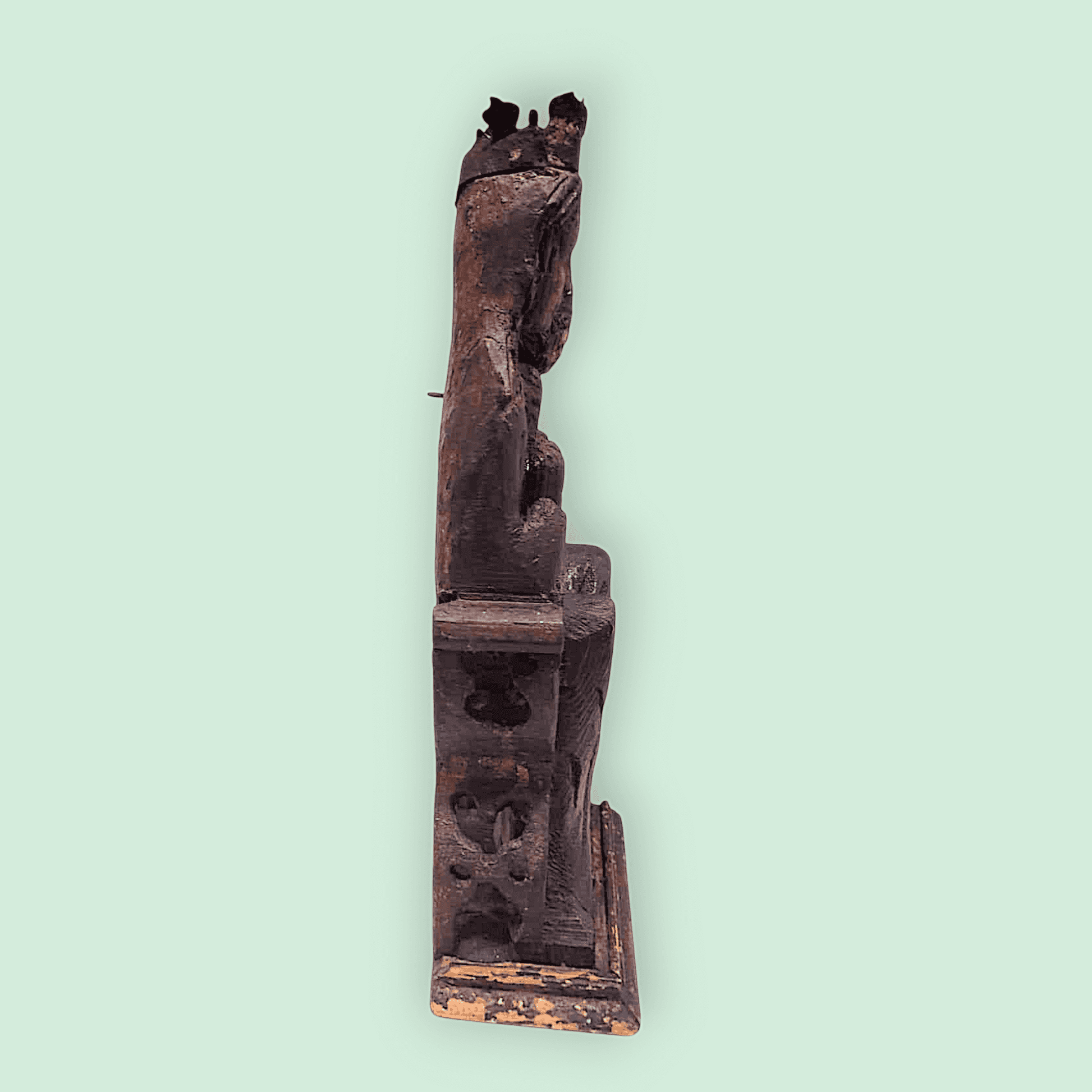 Vista lateral de escultura románica en roble de la Virgen María con el Niño Jesús, ideal para decoración religiosa en hogar o capilla.