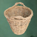 Cesta vintage de vendimia jerezana de los años 60-70, tejida a mano con fibras naturales. Perfecta para decorar o almacenar en espacios interiores.
