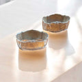 Servilleteros de metal plateado con diseño elegante y detalles ornamentales, ideales para decoración de mesa clásica en Home & Garden > Decor.