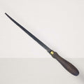 Sierra antigua de mano original para carpintería y colección con hoja dentada de acero y mango de madera oscura, ideal para decoración vintage.