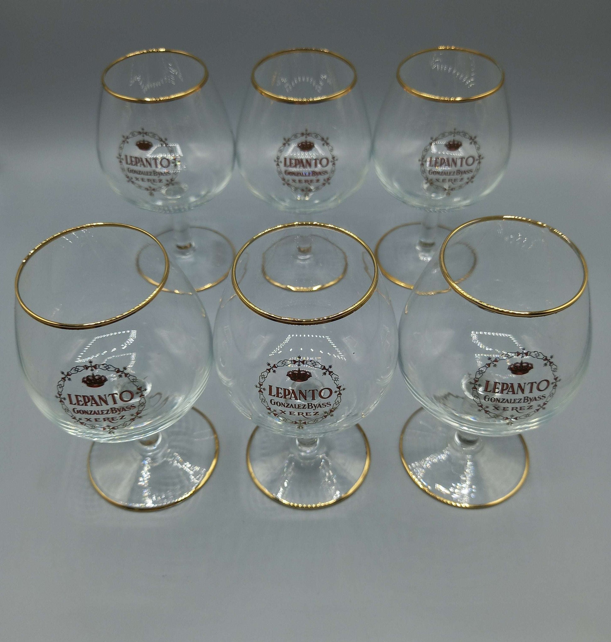 Copas Lepanto de González Byass - Elegancia y Tradición en Cristalería, juego de seis copas de brandy con borde dorado ideal para decoración refinada.