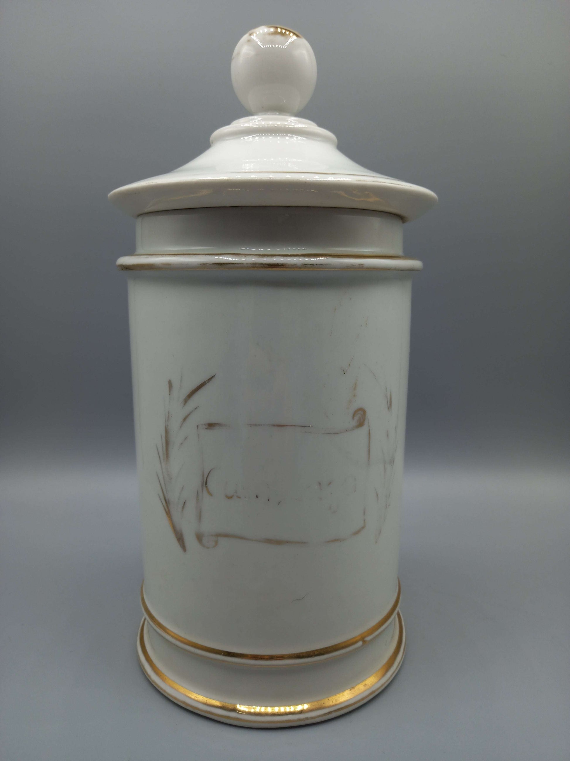 Tarro-Albarelo de Farmacia Antiguo en Porcelana con Decoración Floral, estilo vintage con detalles dorados, ideal para decoración de interiores.