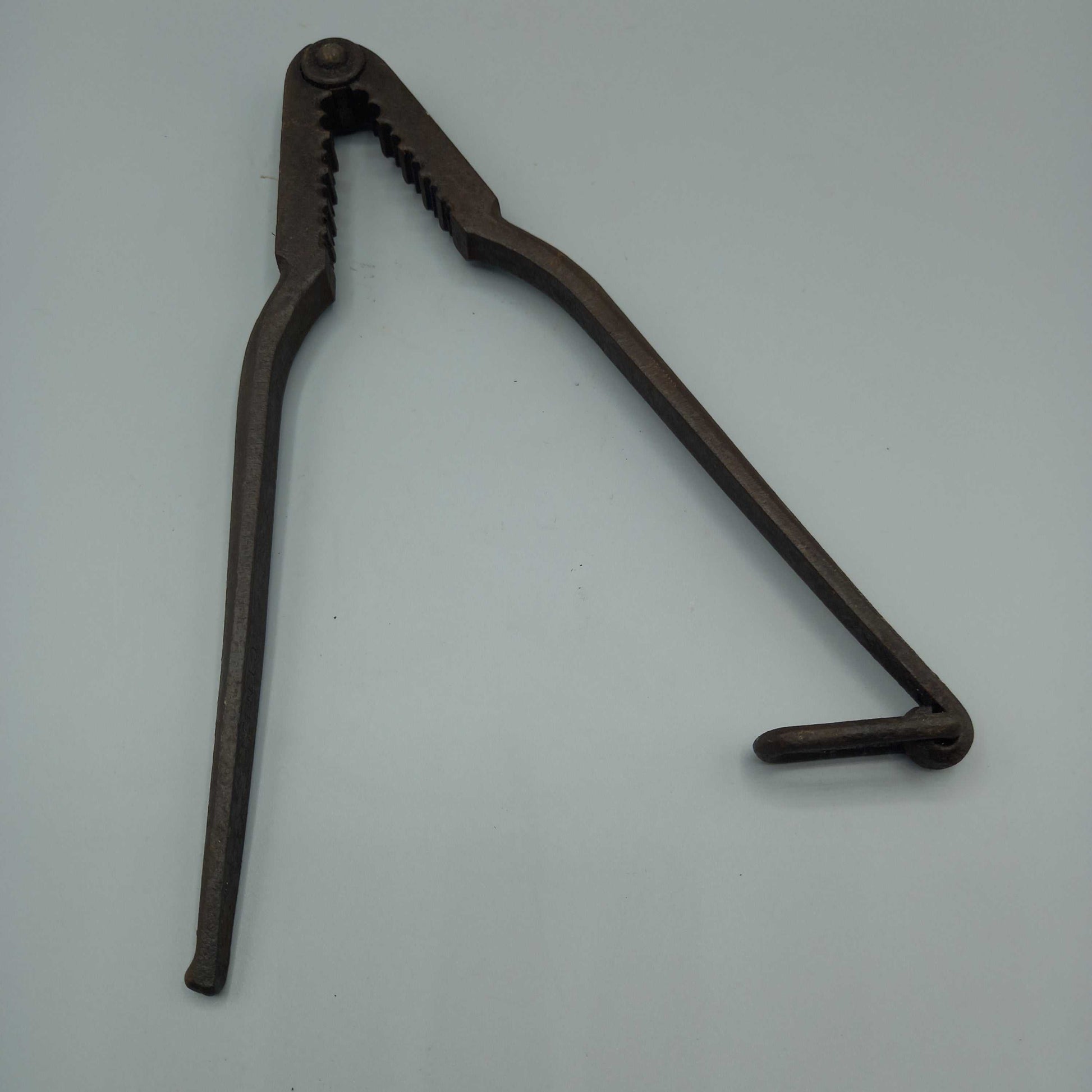 Alicate/mordaza con seguro antiguo de alta calidad – Vintage en hierro forjado, ideal para decoración rústica o colección de herramientas antiguas.