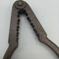 Alicate/mordaza con seguro antiguo de alta calidad – Vintage, herramienta de hierro con acabado envejecido ideal para decoración rústica.