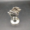 Sello de lacre caballos en metal plateado de 7cm, con diseño detallado de dos cabezas de caballo. Ideal para decoración vintage y coleccionistas.