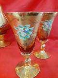 Copas de cristal Murano pintadas a mano con detalles florales y bordes dorados, parte del set Botella de licor Murano con 6 copas | Exquisitas - vintage.
