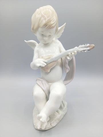 Figura Lladró Ángel con laúd de porcelana blanca, diseño de Fulgencio García 1987, ideal para decoración elegante en el hogar.
