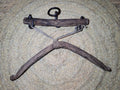 Camal de acebuche y encina - Camal rústico de madera con argollas de hierro, herramienta funcional de 60x40cm para decoración de hogar y jardín.