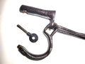 Traba Antigua Siglo XIX - Traba | Pieza Histórica Única de hierro forjado con cerradura y llave, usada para retener bestias o prisioneros. Ideal para decoración temática vintage o histórica en el hogar o jardín.