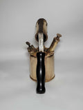 Lámparilla de fontanero antigua de colección con mango negro, estilo vintage en latón, ideal para decoración rústica o industrial.