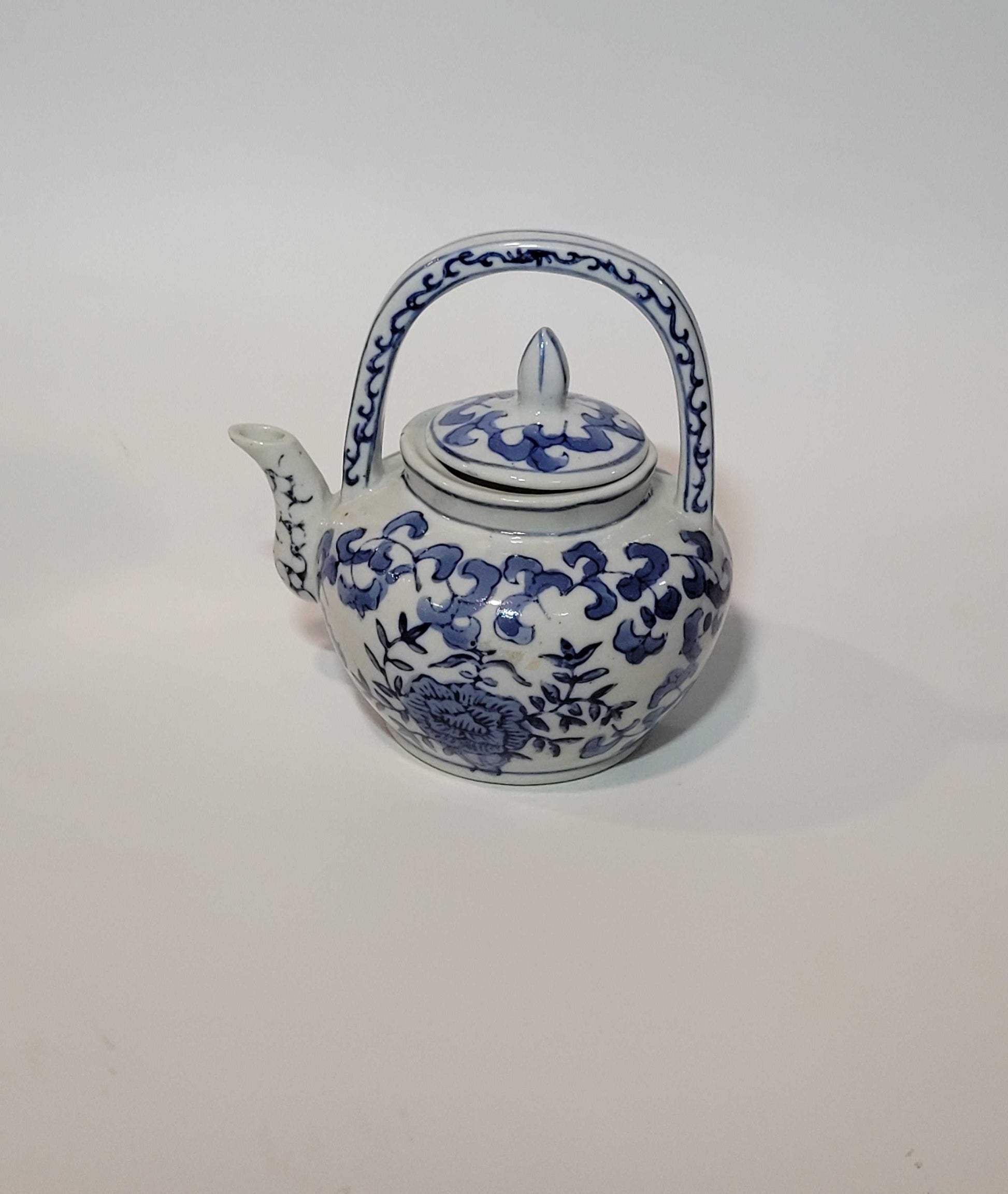 Tetera de Porcelana China Clásica azul y blanco vista frontal