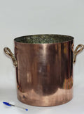 Olla de cocina francesa de cobre vista frontal con asas