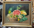 Este impresionante óleo, que representa un bodegón de frutas, es una obra de excelente calidad firmada por el artista González. Perfecto para decoradores y amantes de las piezas únicas.