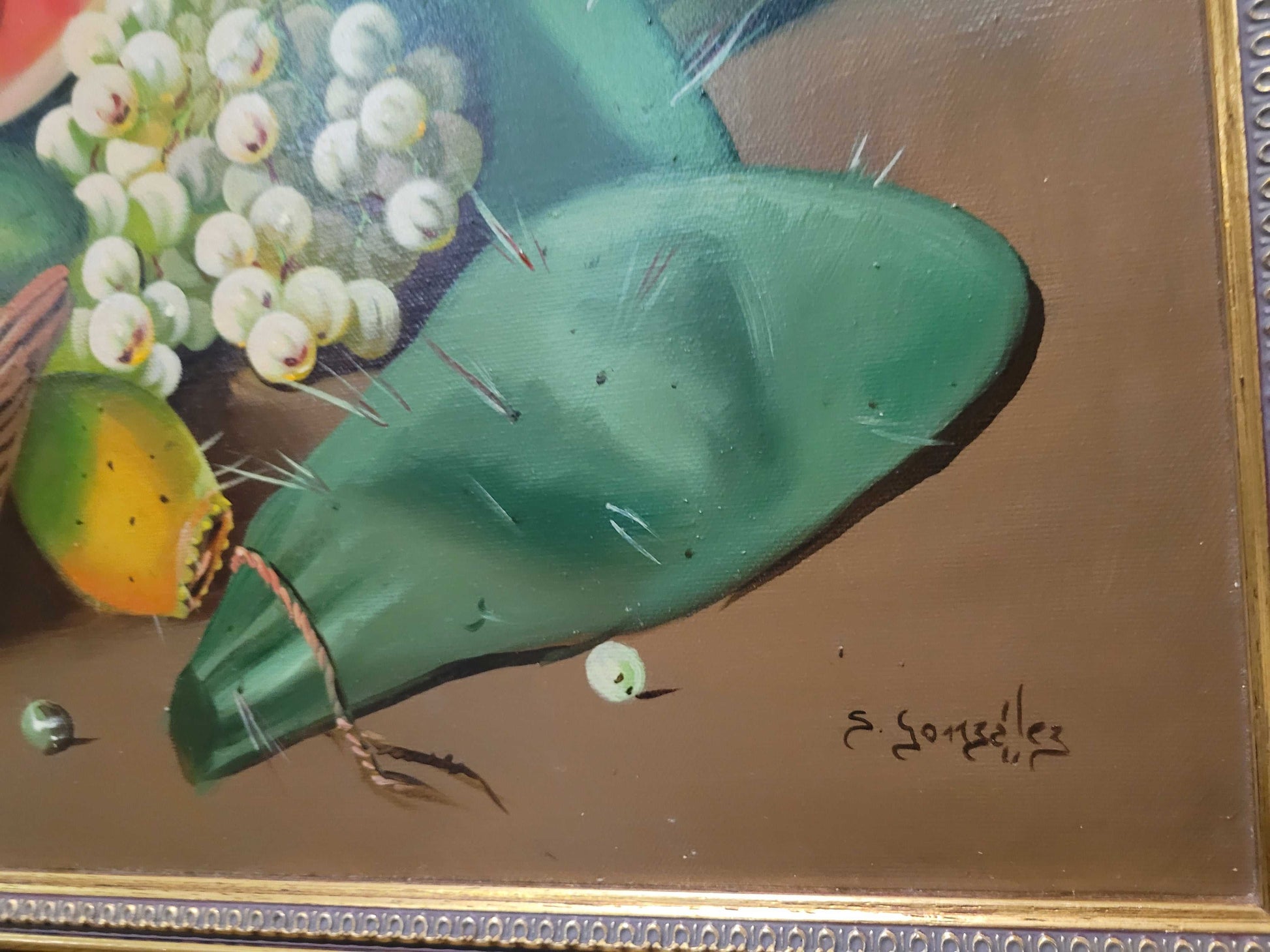 Este impresionante óleo, que representa un bodegón de frutas, es una obra de excelente calidad firmada por el artista González. Perfecto para decoradores y amantes de las piezas únicas.