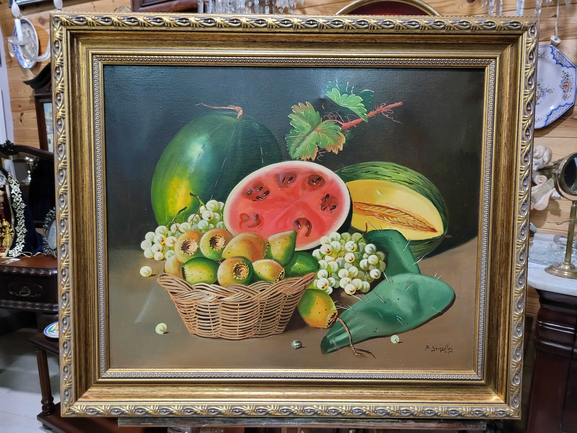 Este impresionante óleo, que representa un bodegón de frutas, es una obra de excelente calidad firmada por el artista González. Perfecto para decoradores y amantes de las piezas únicas.