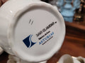 Su diseño elegante y la durabilidad de su porcelana lo convierten en una joya imprescindible en cualquier colección.