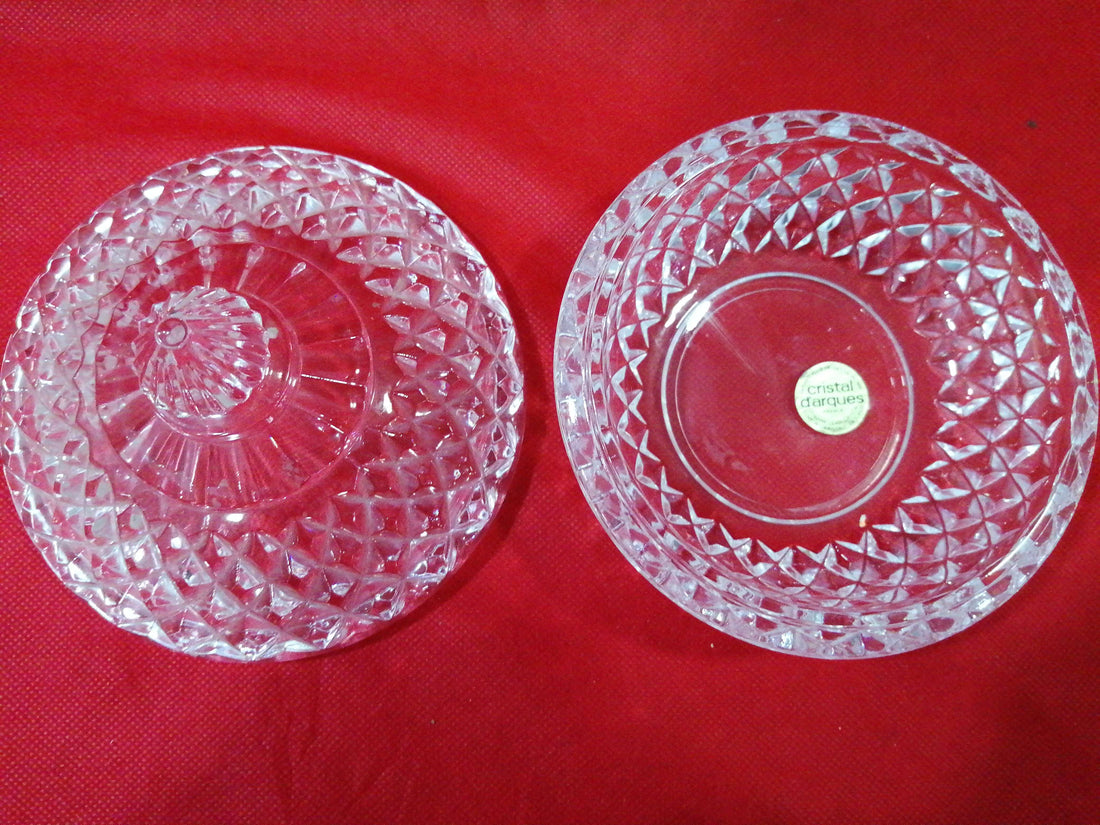 Caja de cristal tallada Cristal D'arques con diseño de diamante, ideal para decoración elegante en el hogar. Calidad excepcional y estilo vintage.