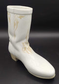 Figura decorativa de bota campera Lladró en porcelana blanca con acabados suaves y diseño clásico, perfecta para el hogar o colección vintage.