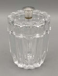 Tarro de tocador de cristal y alpaca: lujo y elegancia vintage con diseño facetado y tapa metálica. Ideal para decoración refinada del hogar.