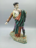 Figura de porcelana Torero Algora en pose dinámica, con traje goyesco y capa multicolor. Artesanía española ideal para decoración elegante.