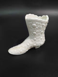 Bota Opalina Blanca - Pieza Única con relieves florales en forma de estrella, ideal para decoración vintage en hogar o jardín.