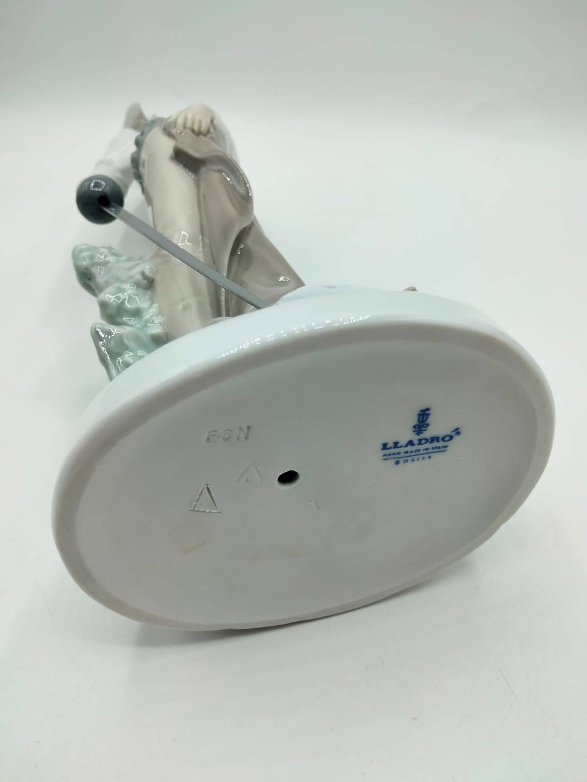 Base de figura Don Quijote Lladró - Porcelana Alta Artesanía con sello original Lladró, pieza coleccionable firmada por Salvador Furió.