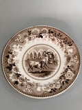 Plato de porcelana francesa antigua con escena de rejoneo en tonos sepia y borde floral detallado. Ideal para decoración vintage de alta calidad.
