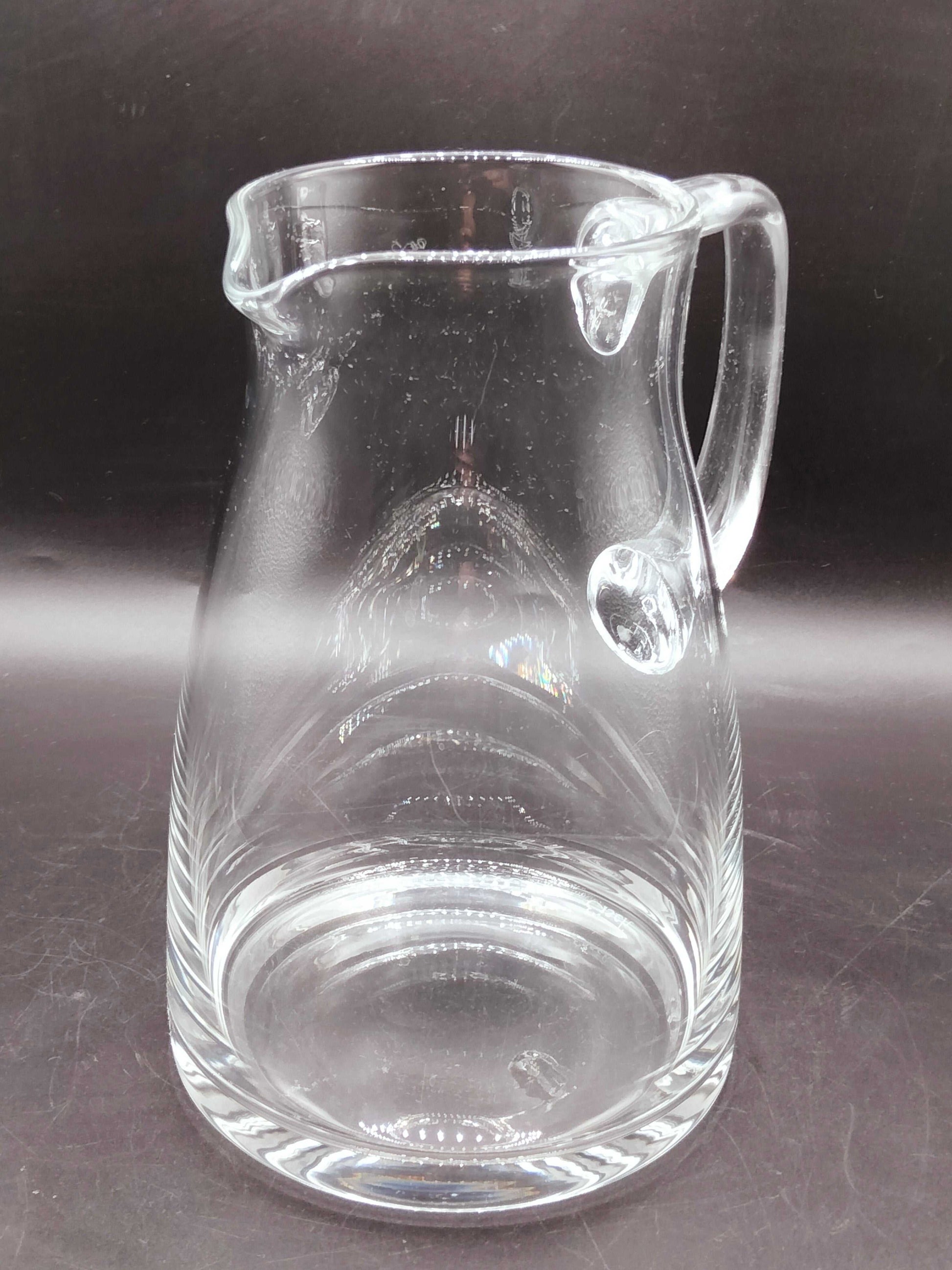 Jarra Transparente de cristal Elegante – Antigüedad de Calidad con diseño clásico y asa robusta, ideal para decoración de mesa vintage.