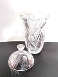 Bombonera de Cristal Tallado - Exclusiva para tu Hogar con tapa decorativa, diseño floral y acabado brillante. Ideal para decoración elegante.