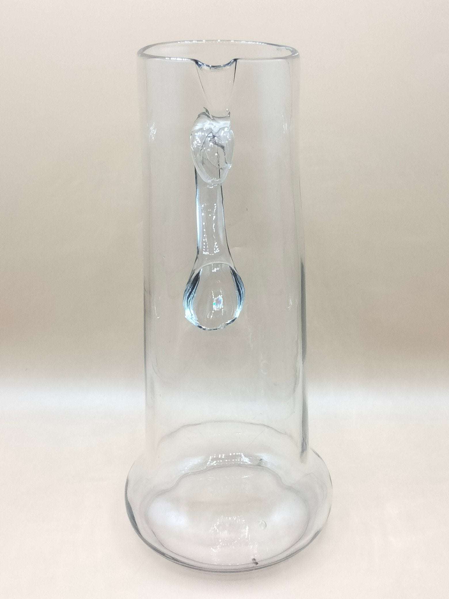 Cristalería Juego Exclusivo - Juegos de Cristalería | Diseño Artesanal. Jarra de agua en cristal soplado con diseño elegante y detalle decorativo interno.