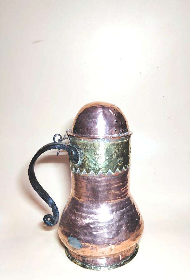 Jarra Cobre Asa Forjada - Cobre Amartillada | Antigüedad Siglo XIX con cuerpo abombado y asa de hierro forjado decorativa. Ideal para decoración vintage en hogar o jardín.
