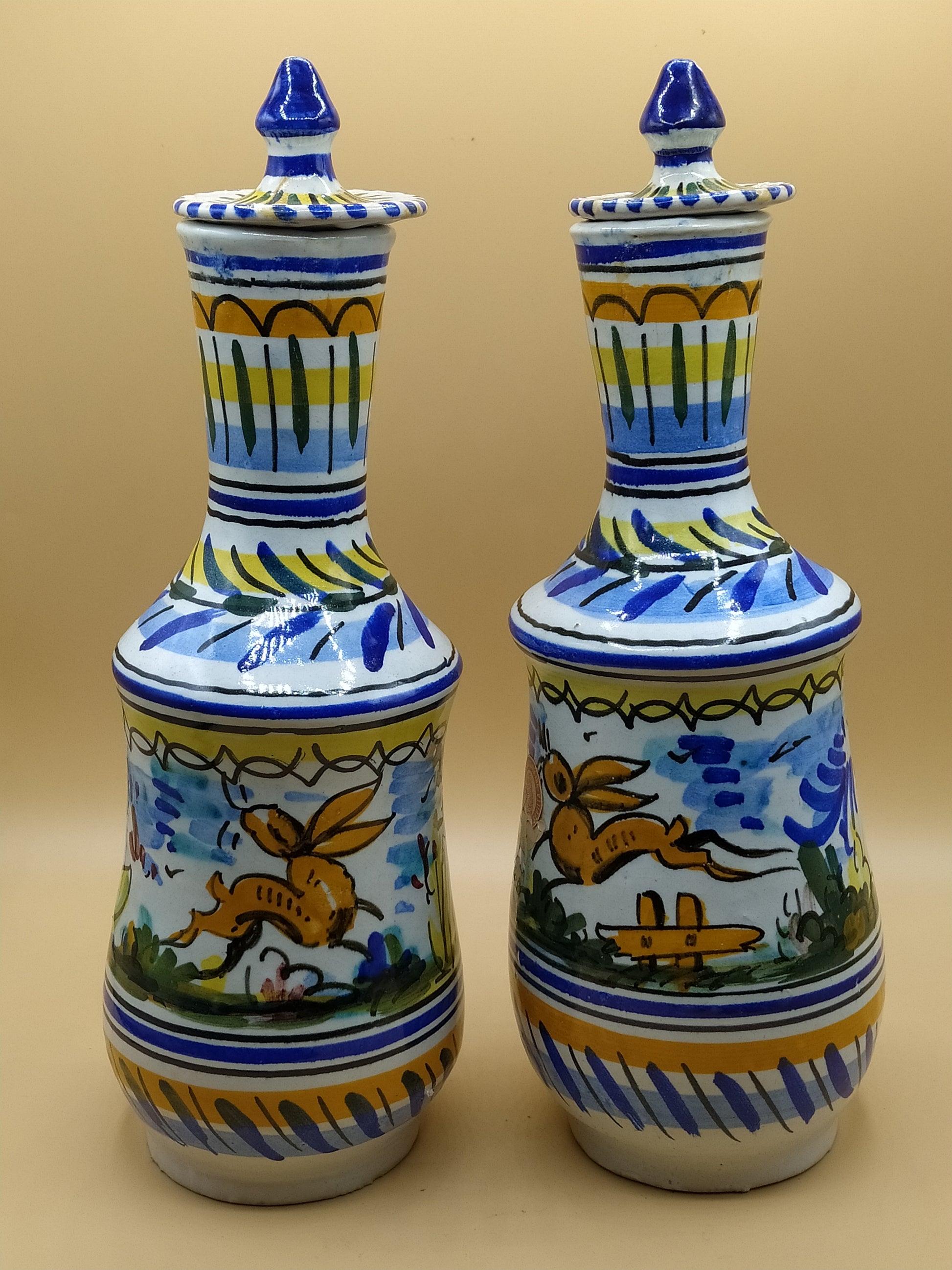 Tibores de Triana de Santa Ana, Sevilla – Piezas Únicas de los Años 50 en cerámica vidriada con motivos florales y aves, ideales para decoración vintage.
