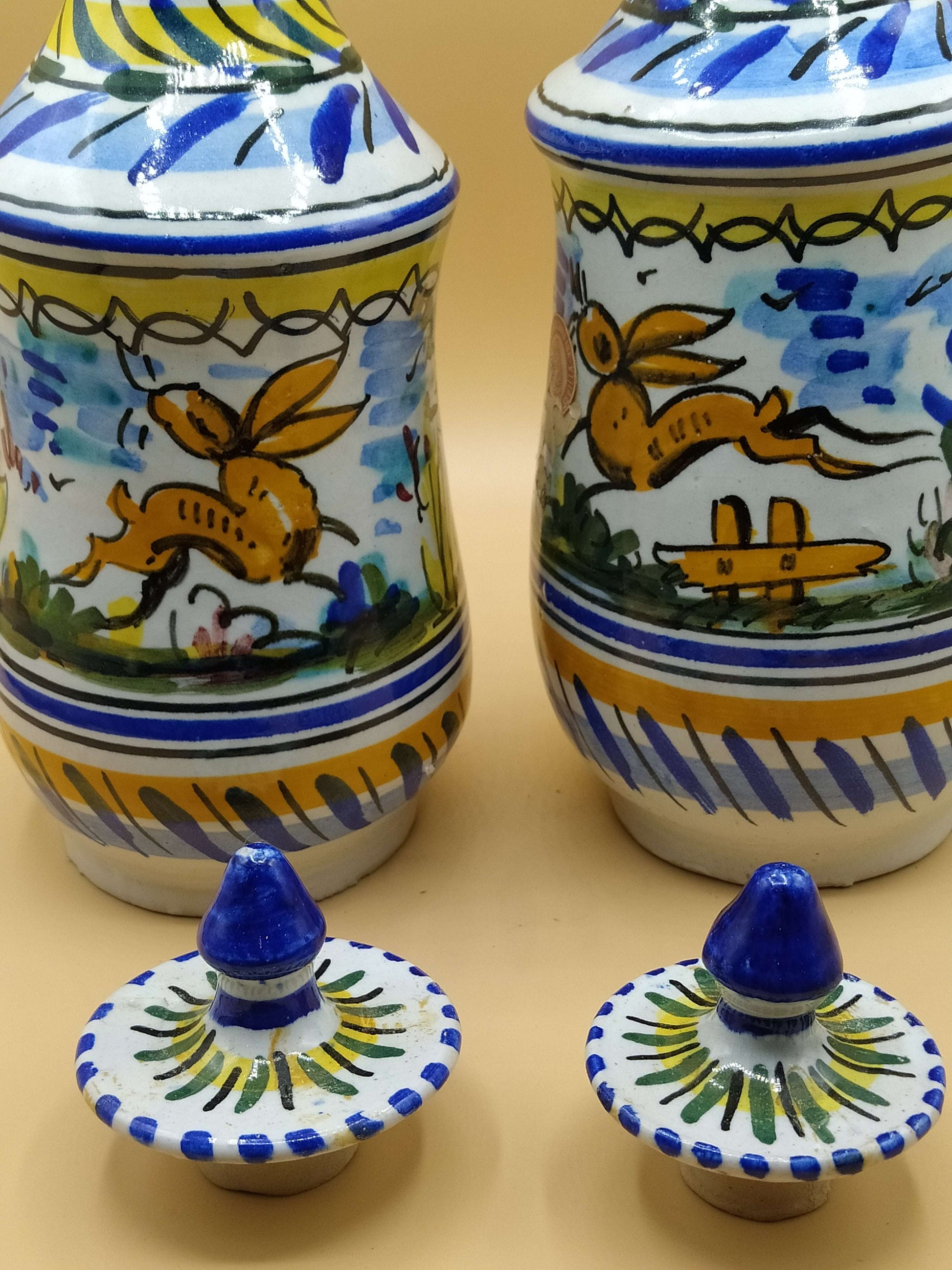 Tibores de Triana de Santa Ana, Sevilla – Piezas Únicas de los Años 50 con decoración pintada a mano de animales y paisajes, ideales para decoración vintage.