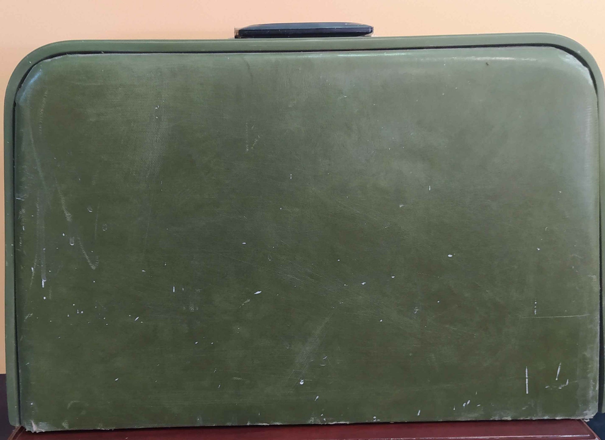 Tapa transportable verde de la Refrey CL 317 Máquina Coser 1953 - Maquina profesional, ideal para decoración vintage en hogar y jardín.