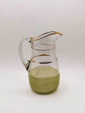 Jarra de cristal verde mate y dorado con diseño vintage, ideal para decoración elegante en el hogar. Pieza de colección para amantes de la cristalería.