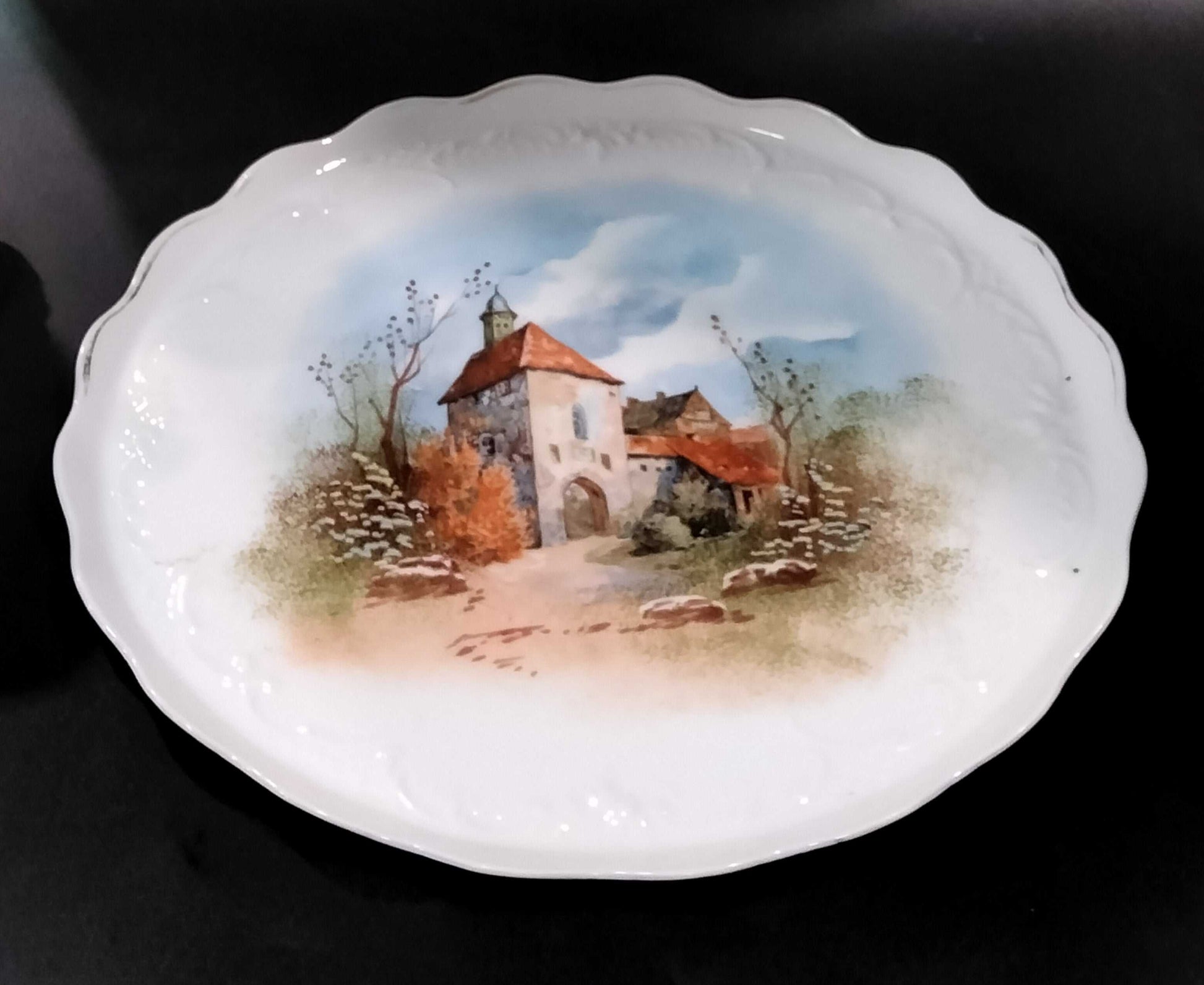 Bandeja de porcelana Limoges del Juego de Café Tú y Yo, decorada con escena campestre pintada a mano, ideal para decoración vintage de hogar.
