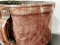 Caldero de cobre amartillado a mano con doble asa, en Cositas Antiguas. Superficie desgastada y textura vintage ideal para decoración rústica.
