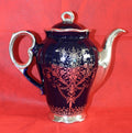 Tetera de porcelana del Juego de Café Azul Cobalto con Hilo de Plata, diseño floral clásico y detalles elegantes en decoración para el hogar.