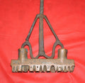 Hierro de marca J.Holgado y Cia para botas de vino, pieza antigua de forja artesanal con doble cabezal dentado. Ideal para decoración vintage.